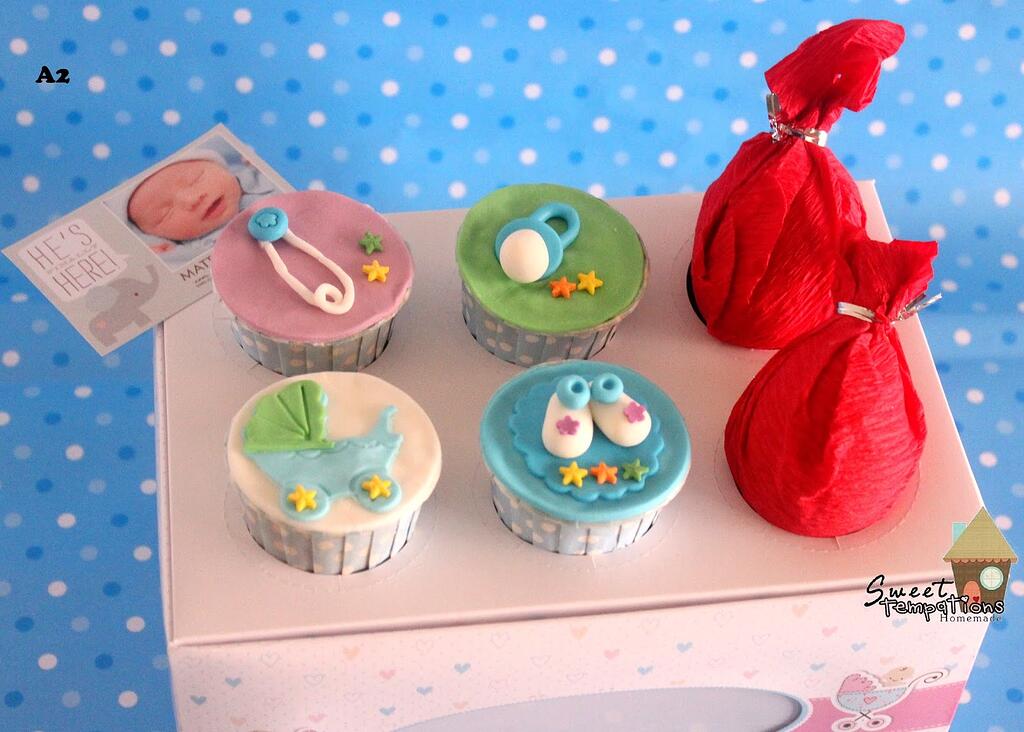 A2 -  4 fondant cupcakes - 2 cake pop