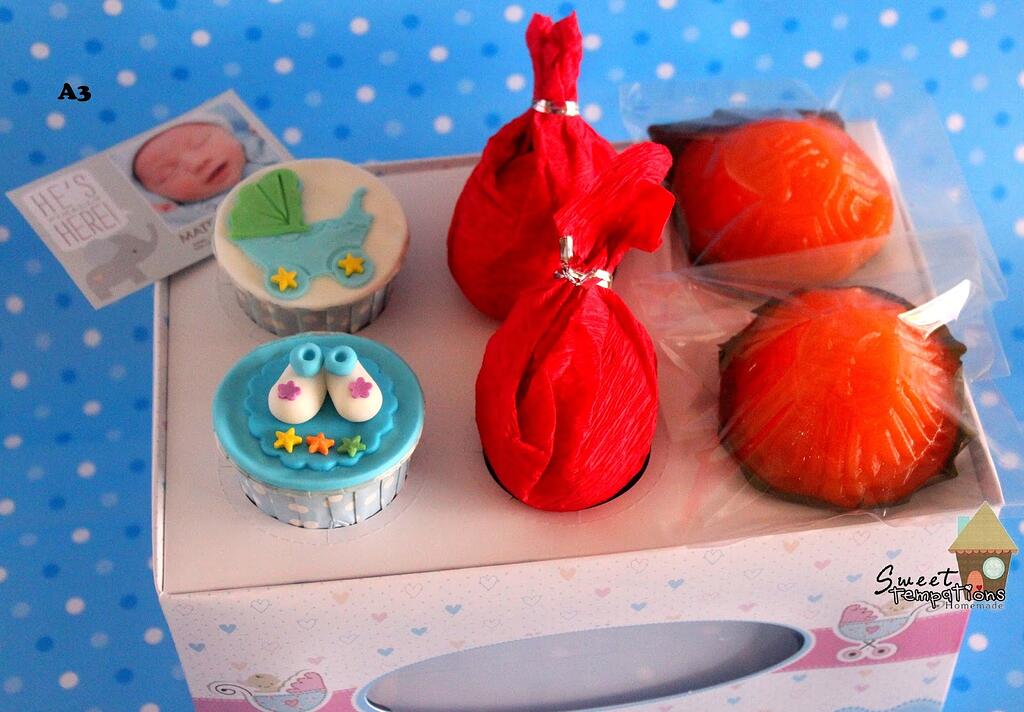 A3 -  2 fondant cupcakes - 2 Eggs and 2 Ang Ku