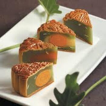 Pandan Lotus Paste Mooncake 金翡翠月饼